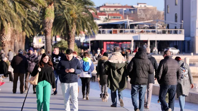 RTL Direkt pitao Splićane &scaron;to bi da je smak svijeta: 'Preporučila bi da se svi kolektivno skinemo goli i ple&scaron;emo, pjevamo, uživamo'