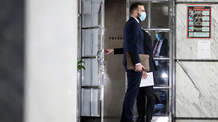 Ministar Aladrović stao pred medije nakon skidanja imuniteta: 'Te&scaron;ka su vremena, pro&scaron;li smo kroz niz kriza'