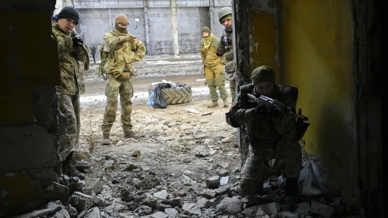 Kolodvor u Lavovu, Britanci, Amerikanci idu u rat: 'Do&scaron;li smo jer Zelenski je zvao', 'Dolazimo spriječiti ratne zločine'