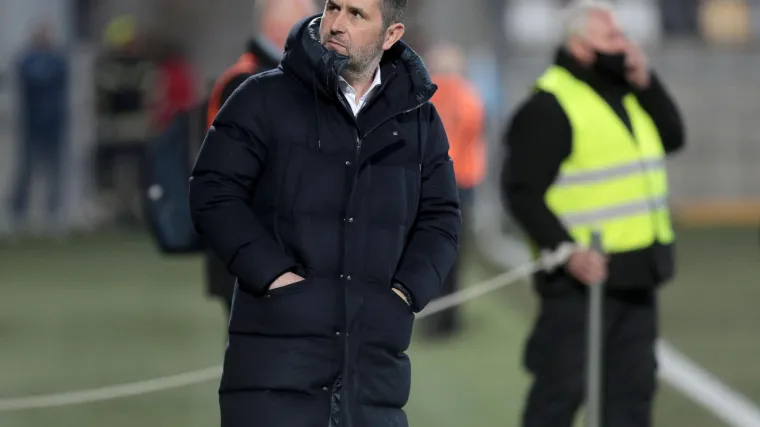 Ružne scene na polufinalu kupa: Bjelica gađan ča&scaron;om, pomoćni trener Rijeke vrijeđao igrače