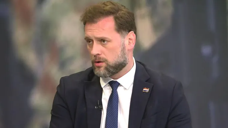 Banožić o vojnom roku: 'Razgovaramo o podizanju broja dragovoljnih ročnika'; O rekonstrukciji Vlade: 'Pričam s premijerom'