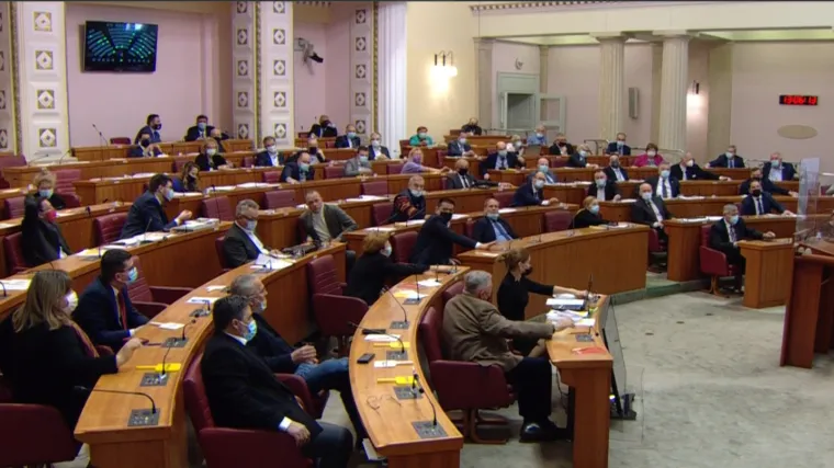 O padu letjelice raspravljalo se i u Saboru: 'Pona&scaron;aju se doslovno kao da je pukla cijev usred Tre&scaron;njevke!'