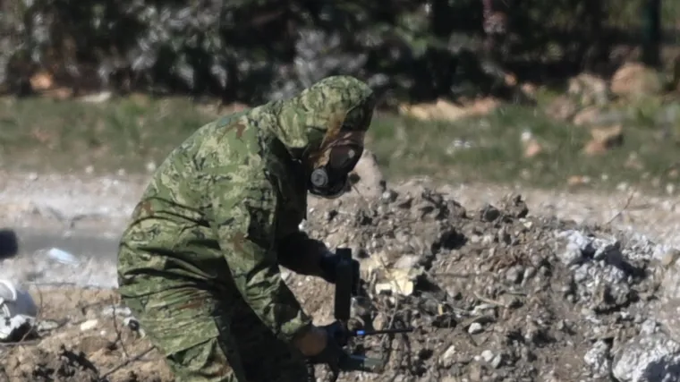 FOTO Na mjestu pada letjelice mjerila se razina radijacije. Banožić: 'Koriste određenu vrstu kerozina, to je procedura'