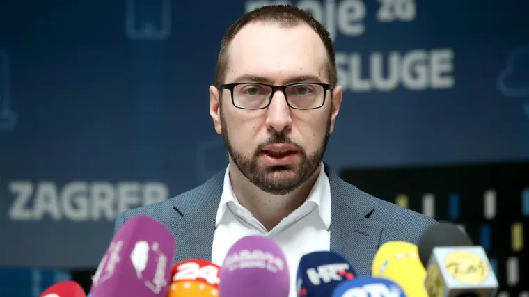 Toma&scaron;ević s mjesta pada letjelice: 'Ovo je situacija bez presedana. Za&scaron;to i kako je letjelica sletjela u glavni grad države?'
