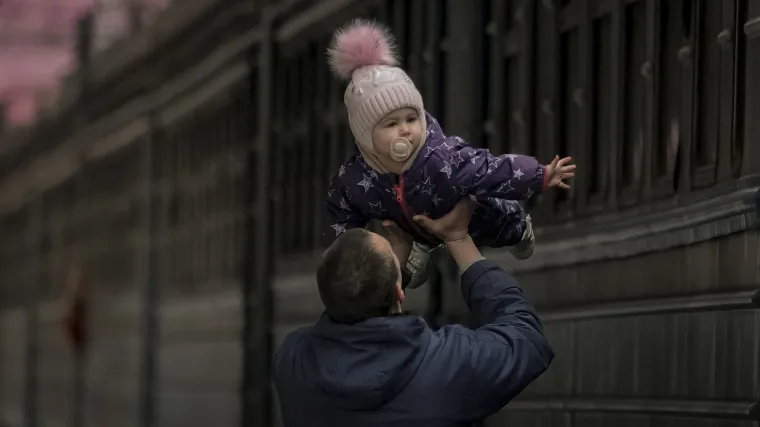 Kroz poljski Przemysldo sad pro&scaron;lo 350.000 izbjeglica - na kolodvoru dijele slatki&scaron;e djeci, hranu za ljubimce, SIM kartice, hranu
