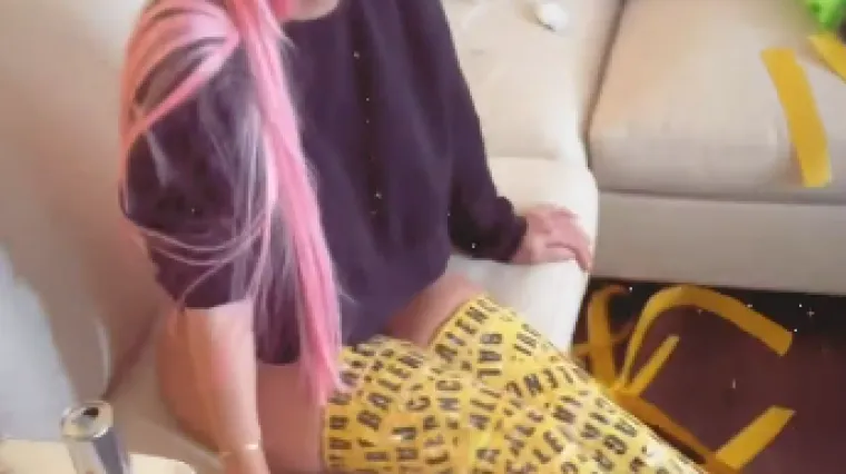 Karleuša ponovno provocira! Pokazala je golu guzu i omotala se istom trakom kao i Kim Kardashian