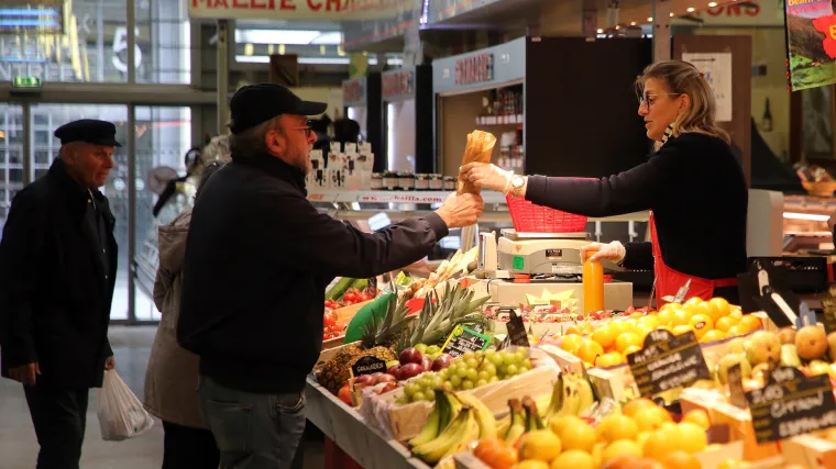 Francuska popu&scaron;ta s COVID mjerama. Maske obavezne u bolnicama i javnom prijevozu