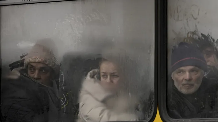 Prva uspje&scaron;na evakuacija civila: Konvoj automobila napustio Mariupolj: 'Do 13 sati oti&scaron;lo 160 automobila'