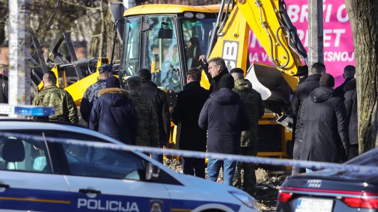 Premijer potvrdio da je letjelica imala bombu, a prije dva dana je hodao po krateru dok su studenti bili evakuirani