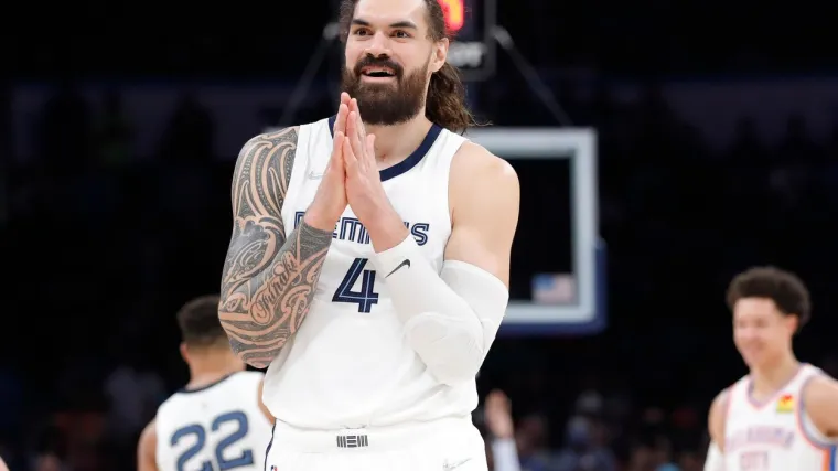 Bizarne scene na NBA utakmici: Obje ekipe istrčale na parket u bijelim dresovima, svi ostali zbunjeni