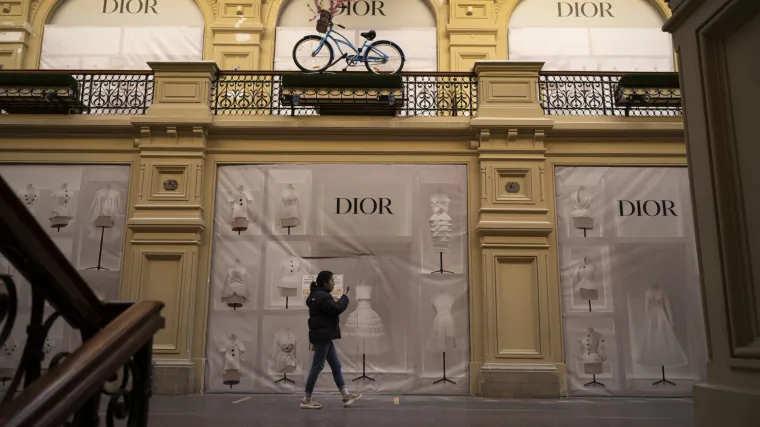 EU usvojila četvrti paket sankcija protiv Rusije: Pogađa luksuznu robu, čelik i nekoliko oligarha uključujući Abramoviča