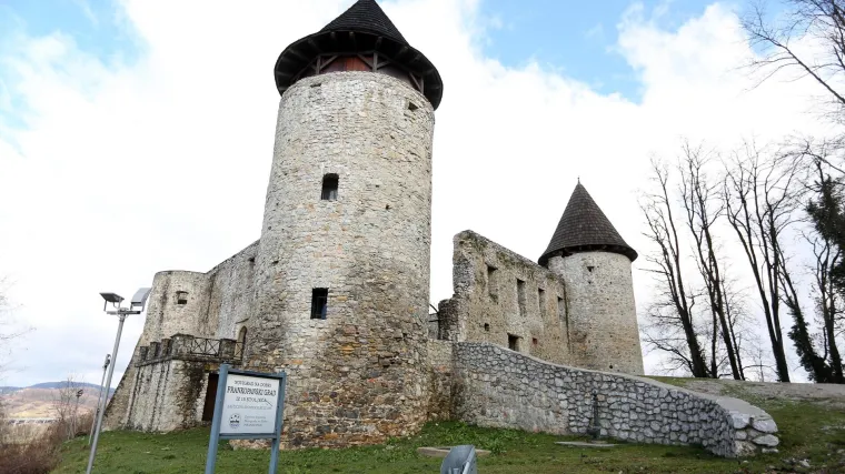 Izgorio krov dvorca iz 14. stoljeća u kojem su živjeli i Frankopani. Traje istraga &scaron;to je uzrokovalo požar