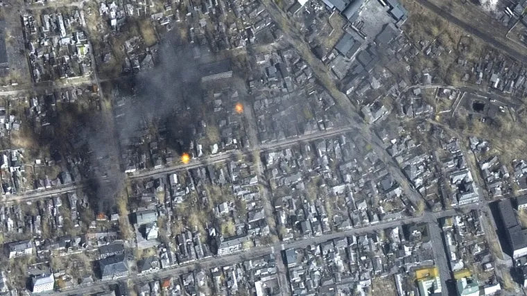 VIDEO Azov objavio snimke dronom iz Mariupolja: Razaranje je stravično, nema struje, vode, hrane, a ubijenih je na tisuće