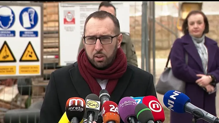 Toma&scaron;ević komentirao skloni&scaron;ta u Zagrebu: 'Ne treba &scaron;iriti paniku, ali moraju biti u dobrom stanju'