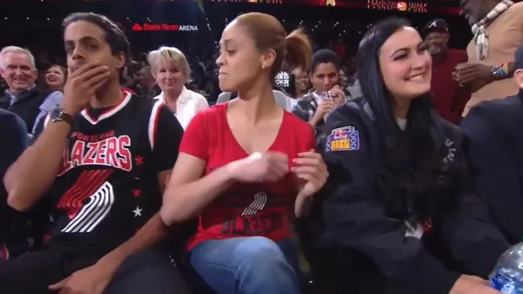 NBA maskota detektorom pro&scaron;la po ženinom prstenom: Muž ostao u nevjerici, ona se ustala i oti&scaron;la iz dvorane!