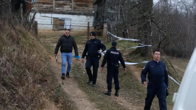 Užas kod Topuskog: U dvori&scaron;tu kuće pronađeni mrtvi nevjenčani supružnici. Mu&scaron;karac je ispod glave imao jastuk