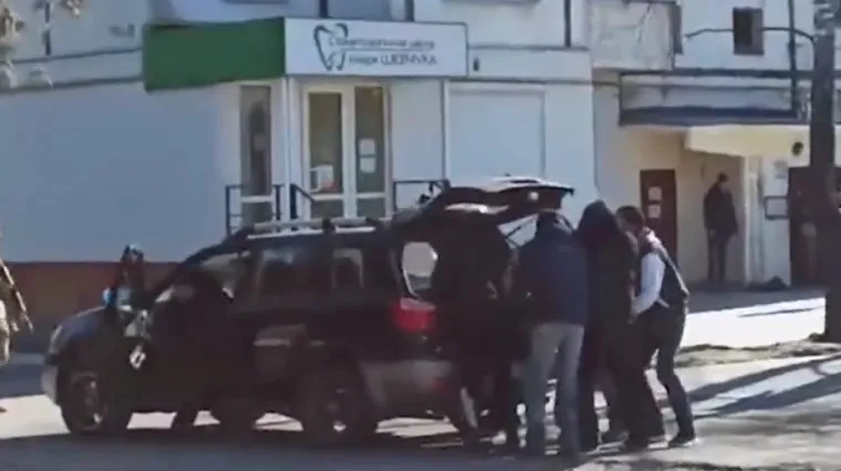 VIDEO Krvavo jutro u ukrajinskom Černihivu: 10 ljudi ubijeno dok su u redu čekali kruh