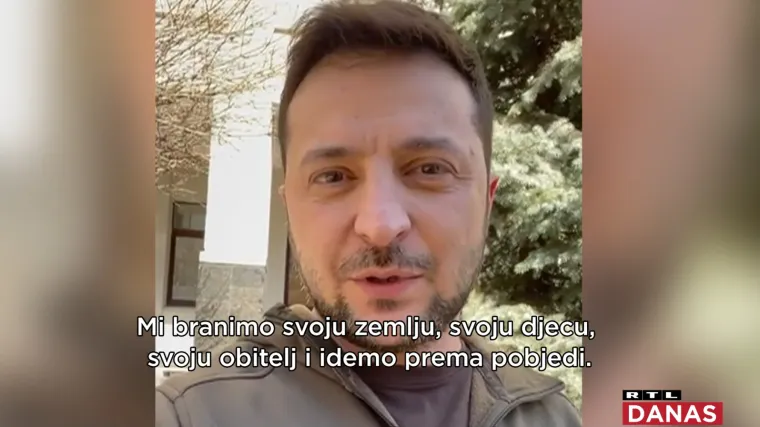 Na hakiranom TV-u emitirali da je Zelenski 'kapitulirao i pozvao Ukrajince da odlože oružje', on se javio i nazvao to 'djetinjastom provokacijom'