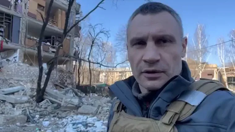 Kličko iz napadnutog Kijeva: 'Ovako izgleda Putinov rat! Tu je bio vrtić, a ovdje &scaron;kola. Četvero djece je ozlijeđeno'