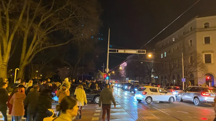 Kaos u centru Zagreba, očajni vozači trube u autima: Zbog radova i utrke nastao nevjerojatan 'čep' u prometu