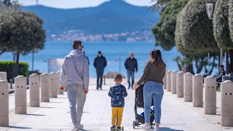 Proljeće nam polovicom tjedna donosi i prvih 20 stupnjeva na kopnu, ali toplija odjeća jo&scaron; će nam biti potrebna