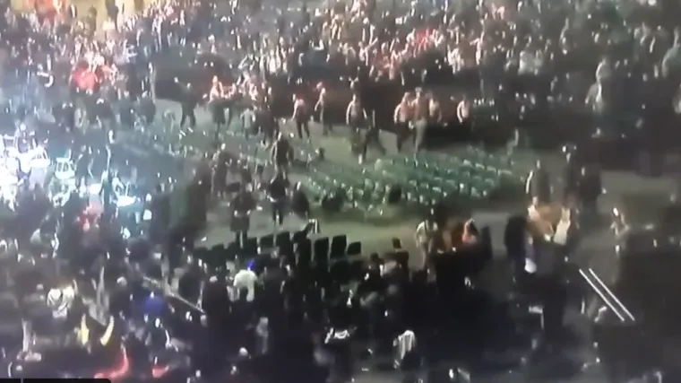 Nezapamćeni kaos i skandalozan kraj meča borilačke legende, ne pamtimo da smo vidjeli ne&scaron;to slično