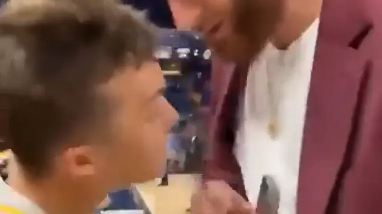 Jusuf Nurkić nasrnuo na gledatelja, oteo mu telefon i bacio ga