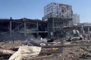 VIDEO Pojavile se snimke raketiranja shopping centra u Kijevu i izvlačenja stradalih iz ruševina