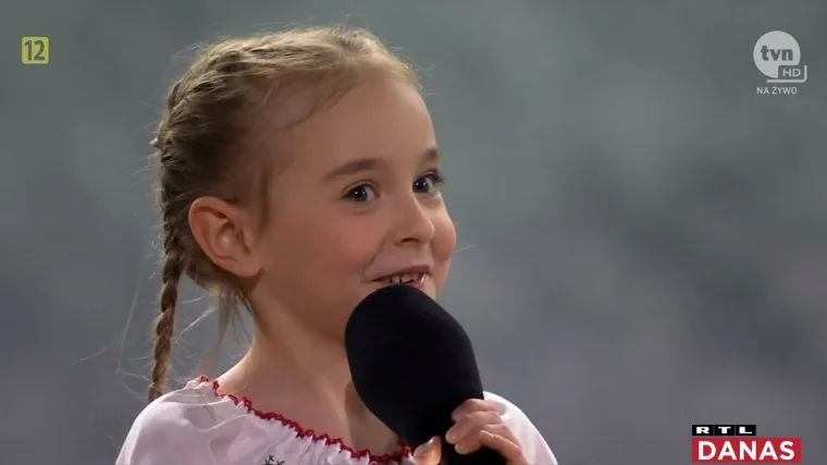 Djevojčica Amalia pjevala je u skloni&scaron;tu i tje&scaron;ila izbjeglice. Sada je, na sigurnom, u Poljskoj otpjevala ukrajinsku himnu