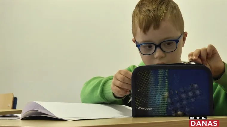 &Scaron;arene i rasparene čarape za Svjetski dan osoba sa sindromom down: Mladi u Istri pokazali &scaron;to mogu i znaju