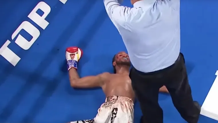 Divljački ga poslao u carstvo snova. Dame i gospodo, imamo nokaut godine, ovo je spektakularno