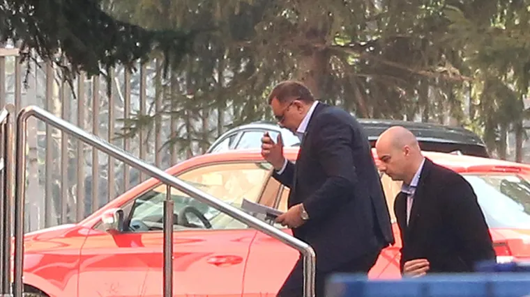 Dodika saslu&scaron;ali u Tužiteljstvu BiH zbog kriminala od skoro milijun eura. On je 'nevin', svi drugi su 'bitange'