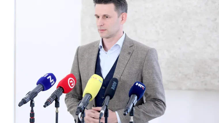 Božo Petrov: 'Sutra na Vladi konačno referendumske inicijative za koje smo skupili dovoljan broj potpisa'