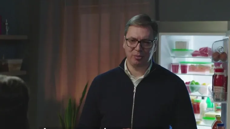 Luda kampanja PR čarobnjaka Vučića: Ne iskače iz pa&scaron;tete, ali iskače iz frižidera. &rsquo;Ulazi u glave i govori ljudima &scaron;to da misle&rsquo;