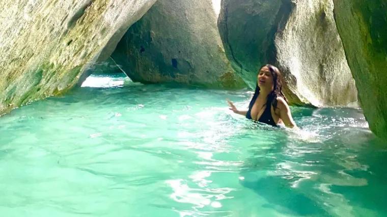 Tijelo Salme Hayek praznik je za sva osjetila: Ona se brčka, a i nama odjednom treba hlađenje