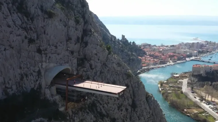 Nakon deset godina, konačno se spajaju dva tunela iznad Cetine: Omiška obilaznica trebala bi se otvoriti za godinu dana