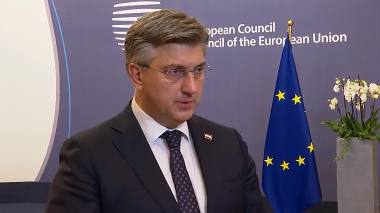 Plenković iz Bruxellesa o prijetnjama ministrici Trami&scaron;ak: 'Bizarno, pojma nisam imao. Rusija i plaćanje energenata rubljima? Te&scaron;ko, nema ba&scaron; rubalja'