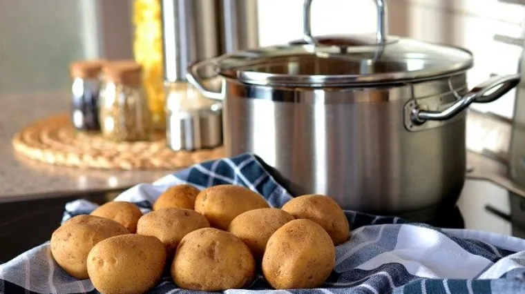 Kuhano pečeni krumpir odličan prilog