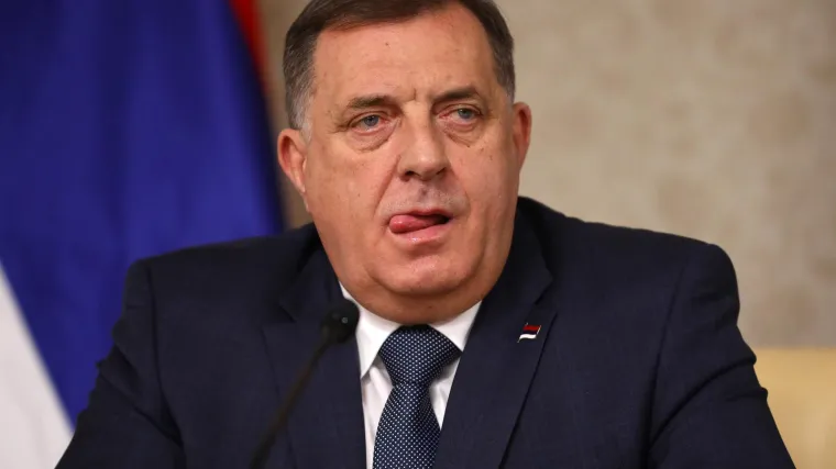 Kako doskočiti sve skupljem gorivu? Dodik ima 'genijalno' rje&scaron;enje, poručio građanima: 'Manje vozite automobile'