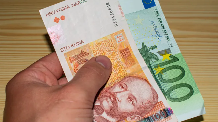 Hrvati kupuju eure naveliko, dizala se i gotovina pa je HNB dvaput u mjesec dana spa&scaron;avao kunu: 'Dva su razloga'