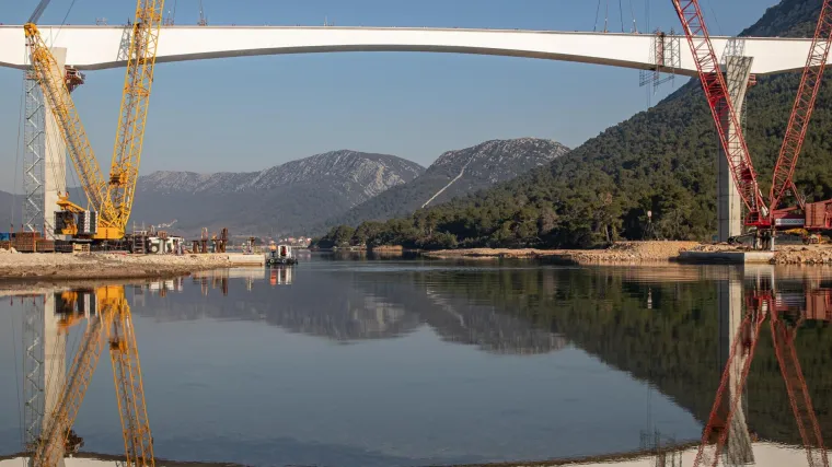 FOTO Konačno spojena najvažnija dionica na pristupnim cestama Pelje&scaron;kog mosta