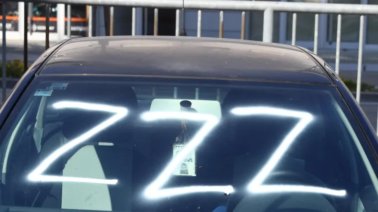 FOTO I u BiH istaknuta slova 'Z' za potporu Putinu. Vandali i&scaron;arali automobil, parking...