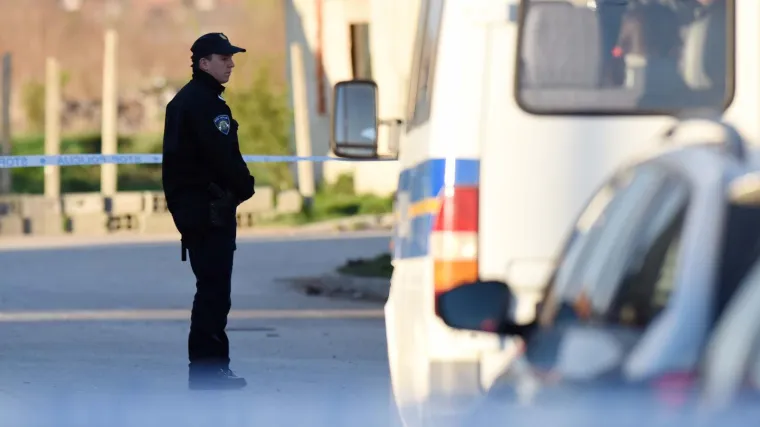 Detalji pucnjave u Pločama; Ubojica likvidirao brata i maloljetnika, a onda je uhićen: 'Bacaj pušku'