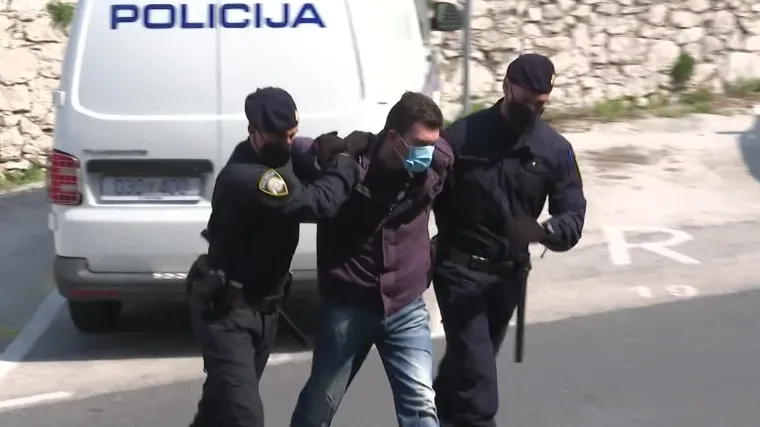 'Na&scaron;ao sam se na krivom mjestu u krivo vrijeme', tako se branio dvostruki ubojica iz Ploča kod suca istrage