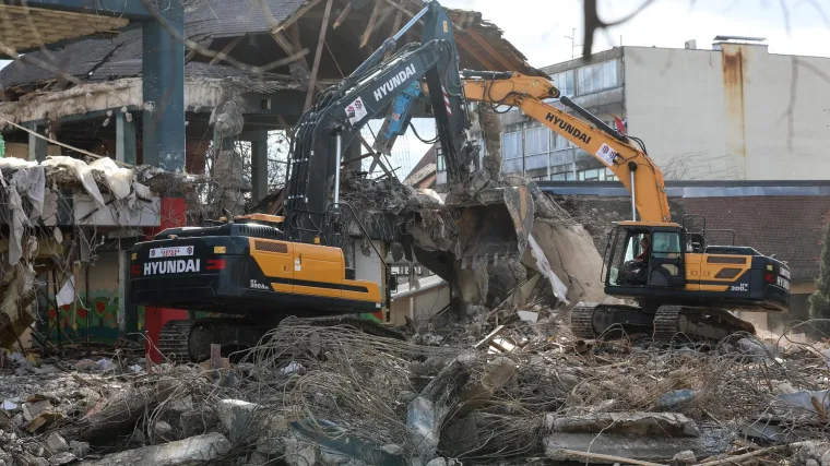 Svi u EU zbog rata u Ukrajini spremaju skloni&scaron;ta - a u Petrinji jedno atomsko zatrpali sru&scaron;enom 'Petrinjkom'!