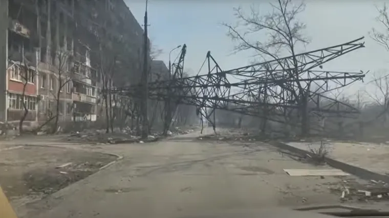 VIDEO Zastra&scaron;ujuća snimka vožnje obitelji iz razorenog Mariupolja, put kroz totalno uni&scaron;tenje, poput RH ili BiH 90-ih