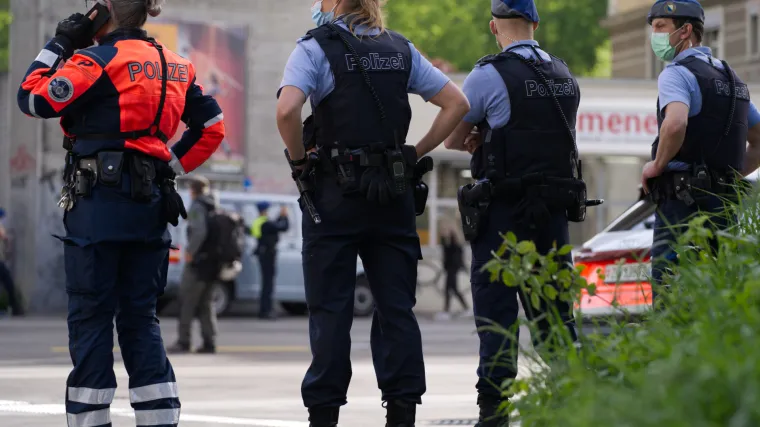 Peteročlana obitelj u &Scaron;vicarskoj skočila sa zgrade, policija im je do&scaron;la pred stan s nalogom