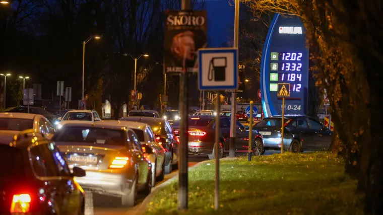 FOTO Pogledajte gužve na benzinskim crpkama diljem zemlje. Od sutra tank dizela skuplji i za 75 kuna