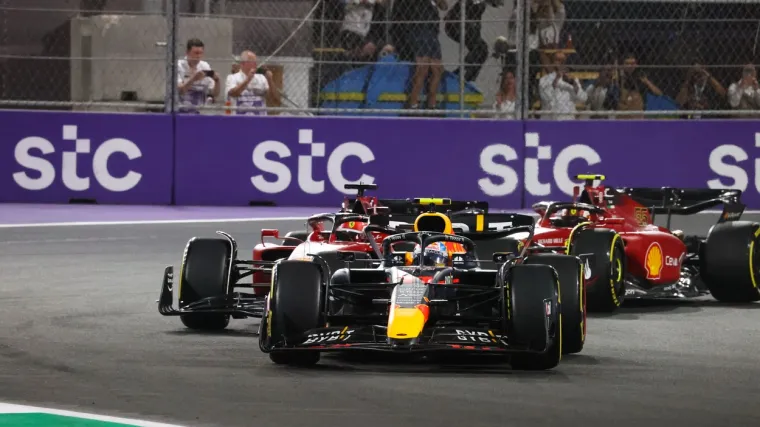 Verstappen i Leclerc ponovili čudesnu bitku: Borba za pobjedu u Saudijskoj Arabiji do samog kraja!