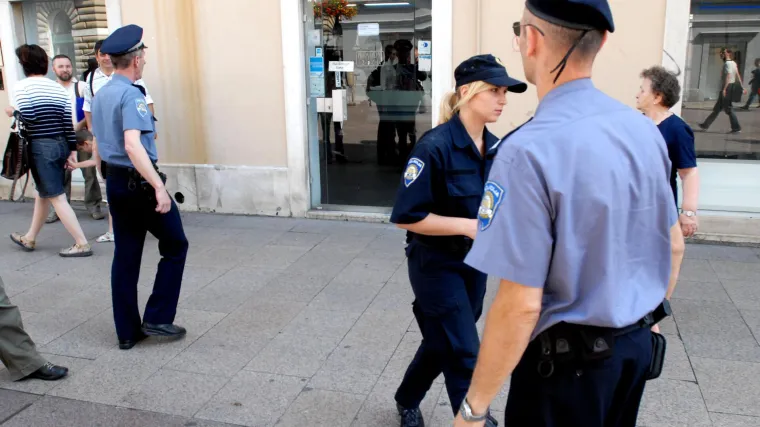 Užas u centru Rijeke: Pas bez brnjice pred očima vlasnice ubio drugog psa